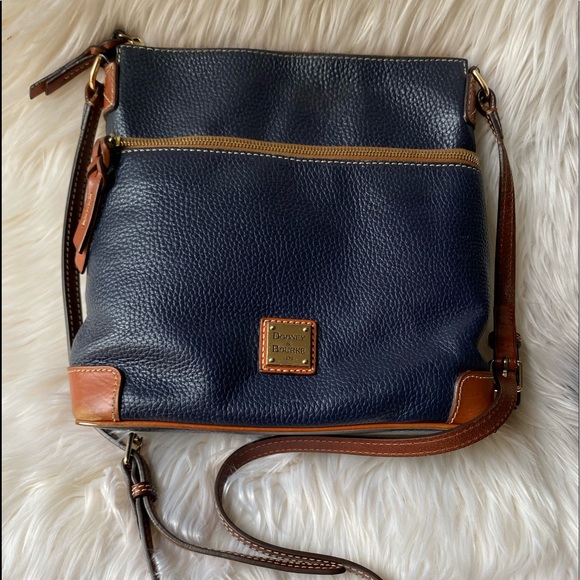 Dooney & Bourke Handbags - Vintage Dooney & Bourke crossbody